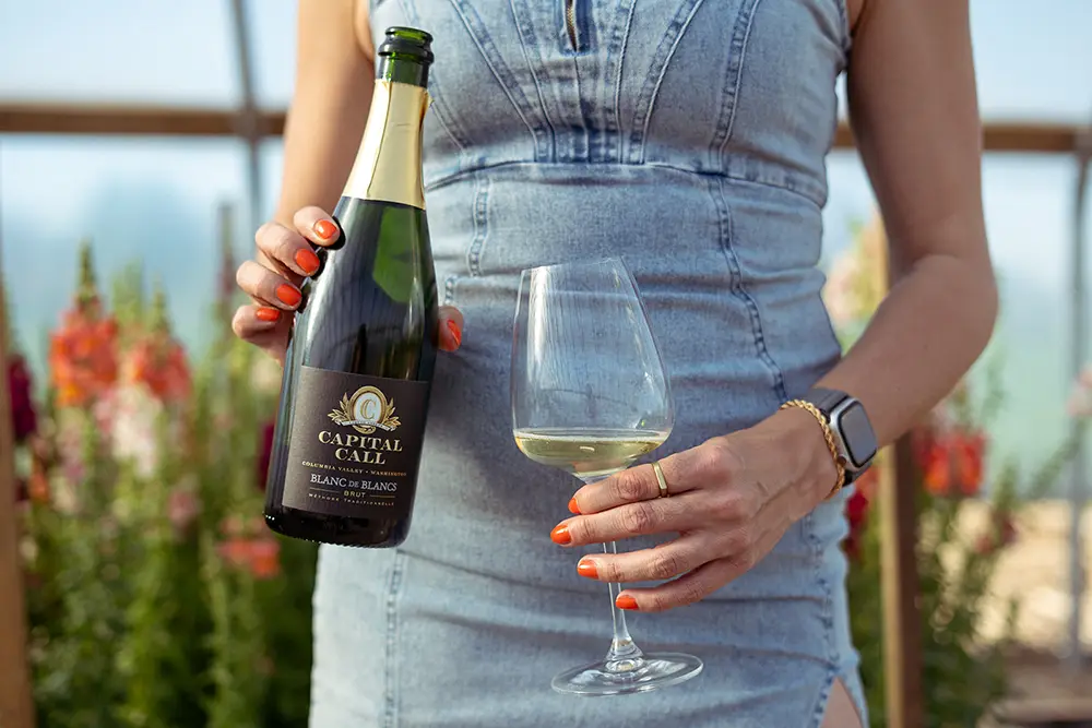 Holding sparkling wine